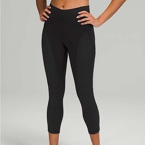 Lululemon Nulu and Mesh Mid-Rise Yoga Crop 23"
Black Size 6